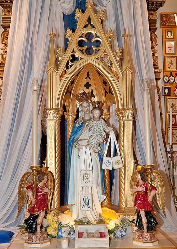 Coroncine per la Madonna del Carmine e Bambinello. Grantorto (PD) Italy