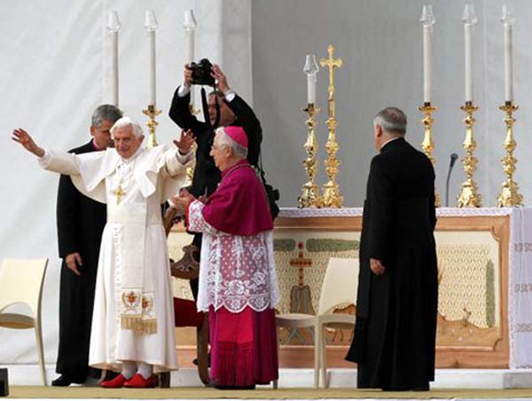 Realizzali in occasione della S. messa di “Papa Benedetto XVI” Lamezia Terme(RC) il 9/10/2011