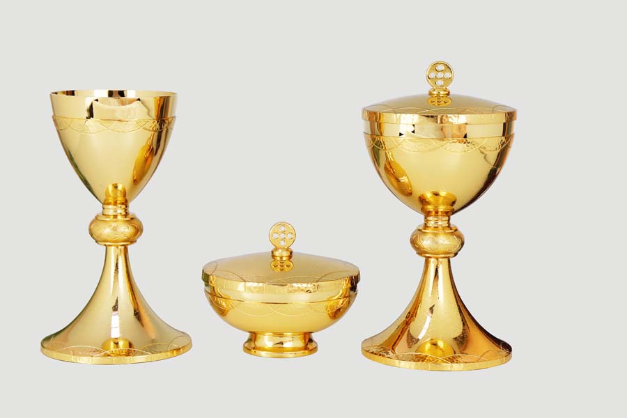 Chalice, Low Ciboria and Ciboria.  Polished metal- chiseled and gold plating metal. Art. Er 1911- 1911 Bs- 1911 P