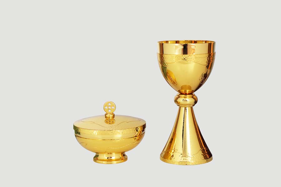 Chalice and Low Ciboria.  Polished metal- chiseled and gold plating metal. Art. Er 1912 Bs- 1912 T