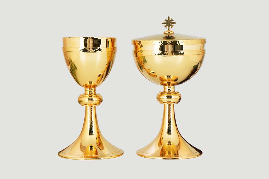 Chalice and Ciboria. Polished, Hammered and gold plating metal- art. Er 1923- 1923 P