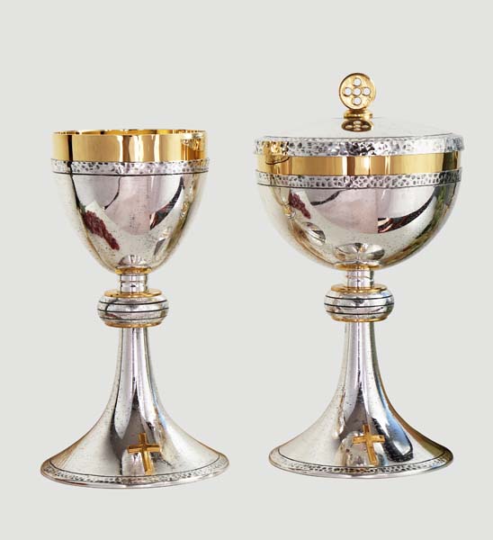 Chalice and Ciboria. Polished, Hammered and silver plating metal. Art. Er 1925- 1925 P