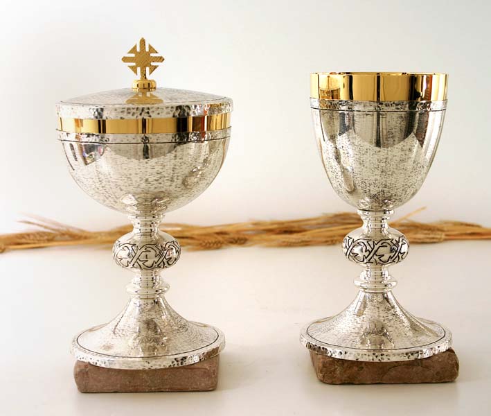 Ciboria and Chalice. Polished and silver plating metal. node with Thorns. Art. Er 832 P- 832
