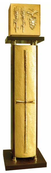 Tabernacles art. 7 U and column art. Er 4001. finely chiseled by hand. Gold plating metal. Sandblasted gloss finish and wood. 