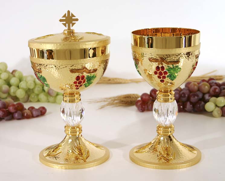 Ciboria and Chalice. In metal with a polished/sandblasted effect. Chiseled metal with enamel. Swarovski node. Art. Er 801-800